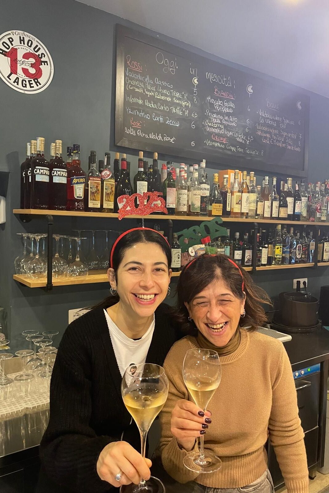 la famiglia di qalici: Nicoletta (fondatrice), Nello (co-founder), Lorenzo (fratello e bartender)